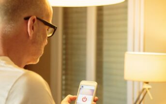 Smart Lighting & Datenschutz TÜV Rheinland fordert Schutz der IoT-Privacy (Foto: Shutterstock - nullplus)