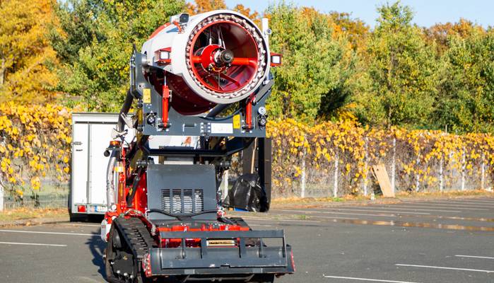 Modern Hightech-Firefighting Robot (Foto: Adobe Stock - pavlelgulea)