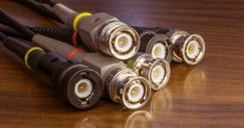 Binder Serie 423: Robuster Steckverbinder goes 5G & IoT ( Foto: Shutterstock - Arthur Palmer )