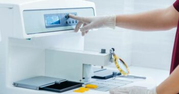 Embedded Entwickler (m/w/d) für medizinische Messgeräte Embedded Entwickler (m/w/d) für medizinische Messgeräte (Foto: shutterstock - Andrewshots)