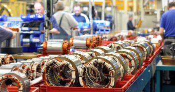 iTAC Software AG: Industrie braucht MOM (Manufacturing Operations Management) ( Foto: Adobe Stock - Industrieblick )