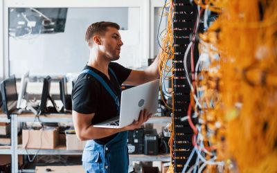 EtherCAT von Beckhoff ermöglicht Echtzeitkommunikation durch vollduplex-Übertragung und geringeren Overhead. (Foto: AdobeStock - standret 302670228)