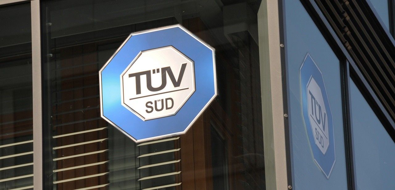 TÜV SÜD Product Service: Konformitätsprüfungen und Cybersicherheits-Bestimmungen für sichere smarte (Foto: AdobeStock - nmann77 364332806)