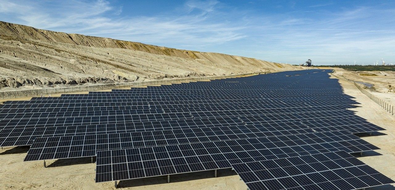 RWE nimmt neuen Solarpark mit Batteriespeicher in Betrieb (Foto: RWE.)