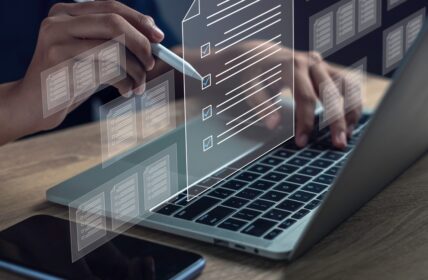 "Toplink: Tragen Link ein" oder "Auf der Suche nach der besten Lösung" (Foto: AdobeStock - Khuefa 655341622)