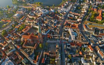 WEMACOM: Telekommunikation in Schwerin (Foto: AdobeStock - lukaszmalkiewicz.pl 493332947)