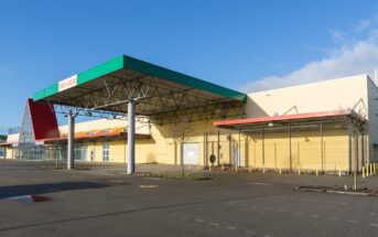 Ein ehemaliger Max-Bahr Baumarkt. (Foto: AdobeStock_293220494 Björn Wylezich)