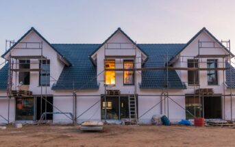 Mehrfamilienhaus bauen: mit mehreren Generationen unter einem Dach oder als Kapitalanlage (Foto: AdobeStock - 94435255 schulzfoto)