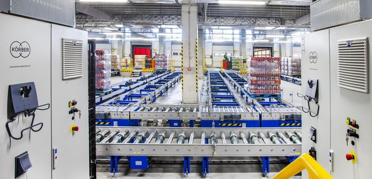 Effiziente und ergonomische Kommissionierung mit (Foto: Körber Supply Chain GmbH)