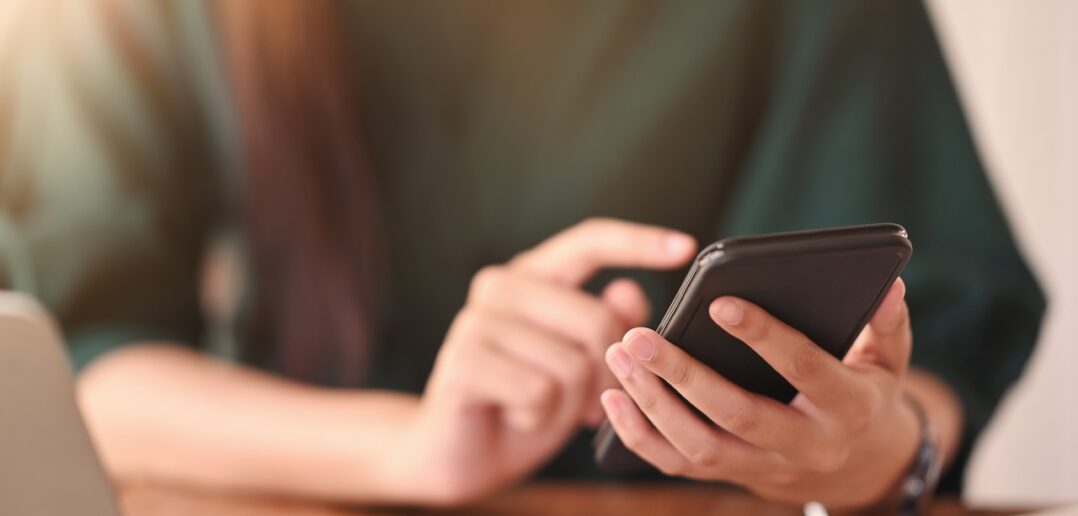 Von der Cloud ins Gespräch: Warum ChatGPT-Integrationen im Messenger-Marketing boomen (Foto: AdobeStock - Prathankarnpap - 303800199)