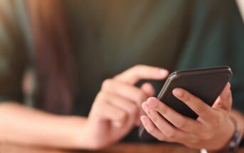 Von der Cloud ins Gespräch: Warum ChatGPT-Integrationen im Messenger-Marketing boomen (Foto: AdobeStock - Prathankarnpap - 303800199)