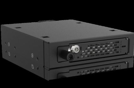 Robuster PCIe 5.0 U.2/U.3 NVMe-Wechselrahmen mit aktivem MIL-STD-810H (Foto: Cremax Europe GmbH)